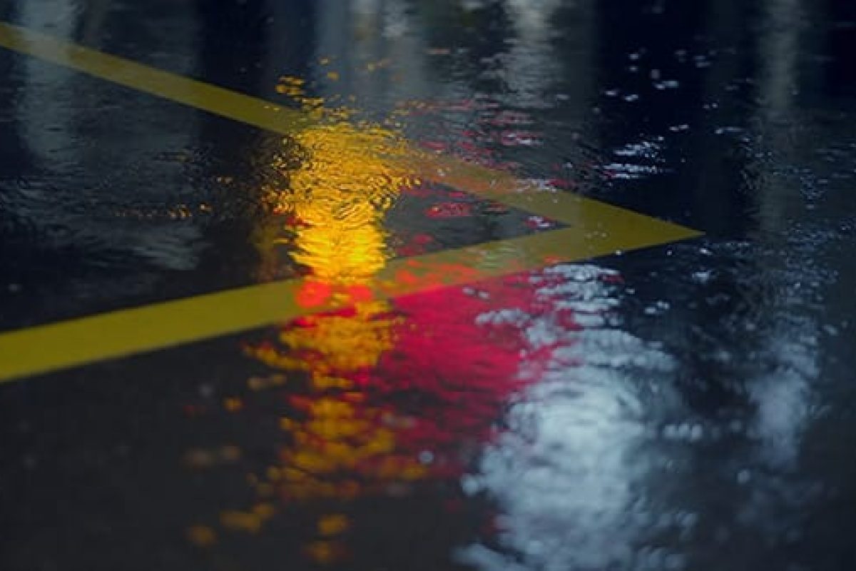 05_raining-wet-weather-on-urban-city-street-at-night-with-reflections-on-asphalt